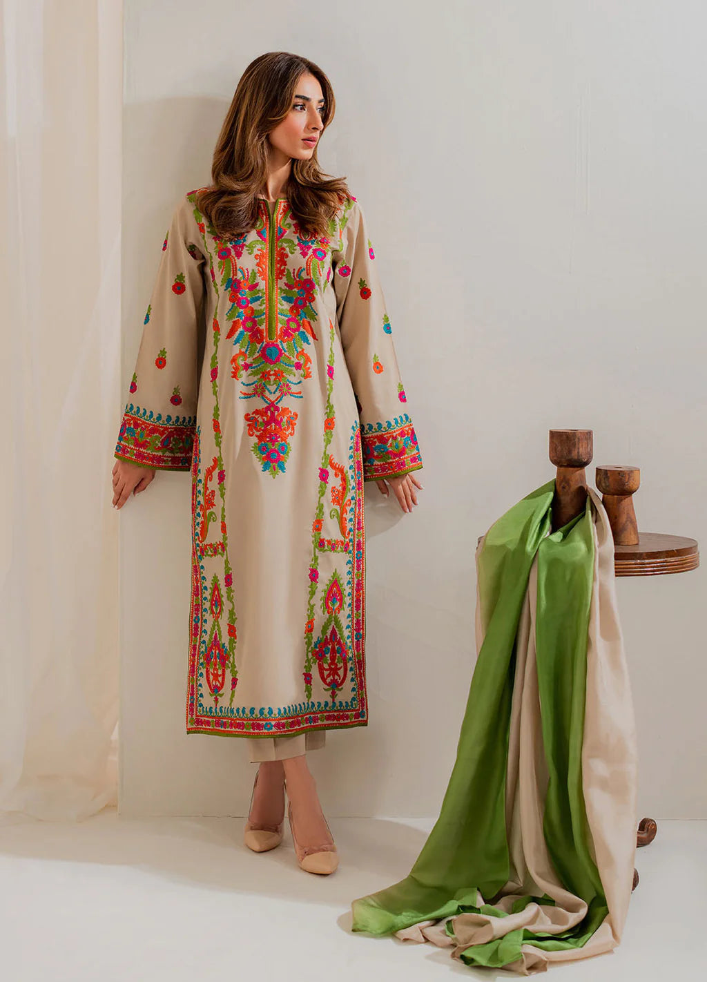 VINTAGE-3PC LAWN EMBROIDERED SHIRT WITH CHIFFON TYE&DYE DUPATTA & TROUSER