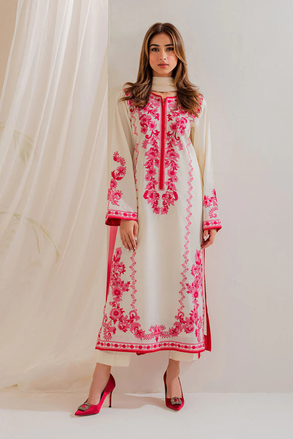 VINTAGE-3PC LAWN EMBROIDERED SHIRT WITH CHIFFON TYE&DYE DUPATTA AND TROUSER